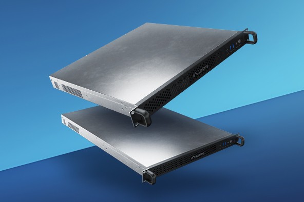 Trei carcase pentru servere RACK 19″ 1U